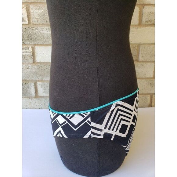 Women's Bikini Swimwear Black White Geometric Print Size 6 NWOT - Picture 4 of 8